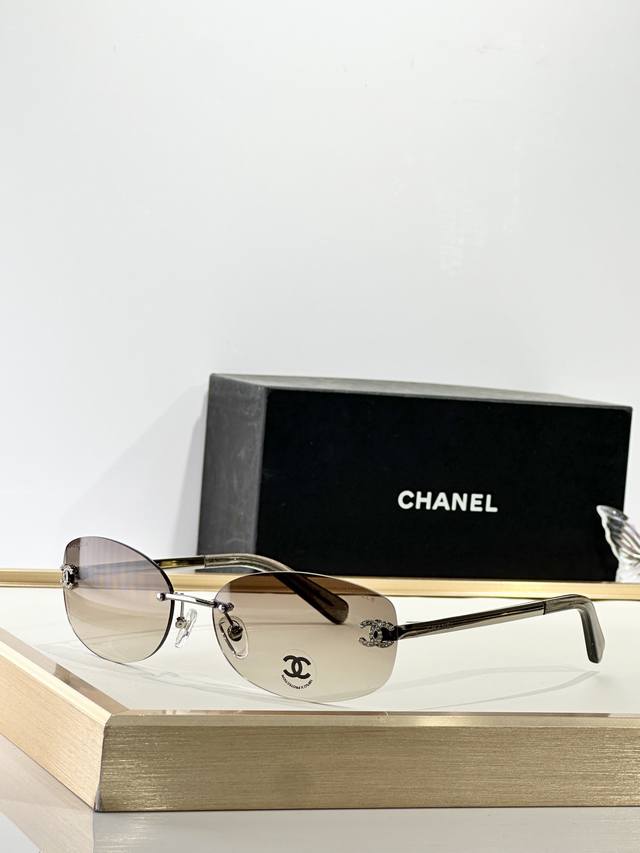 Chanel Model: A71559 Size: 62 ports 16-145