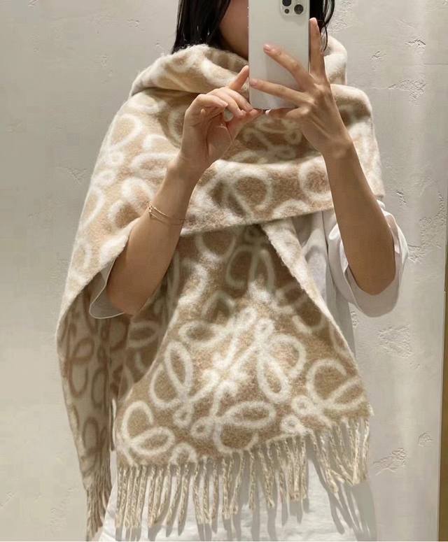 High-quality, matching, hot-selling item! Loewe's new wool and mohair scarf is
