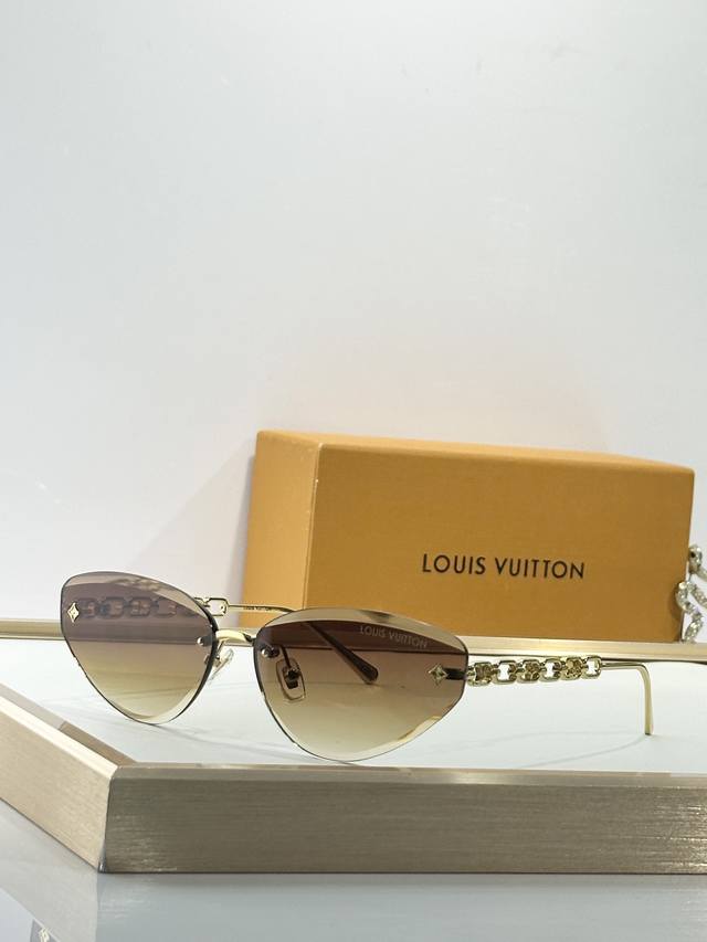 Louis Vuitto* Model:Z3015U Size: 64 ports 13-136