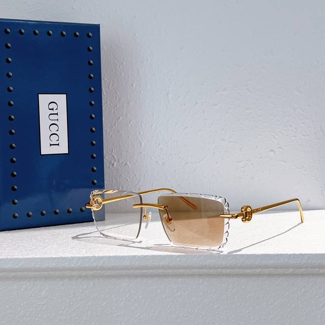 Color Changing Gucc* Model