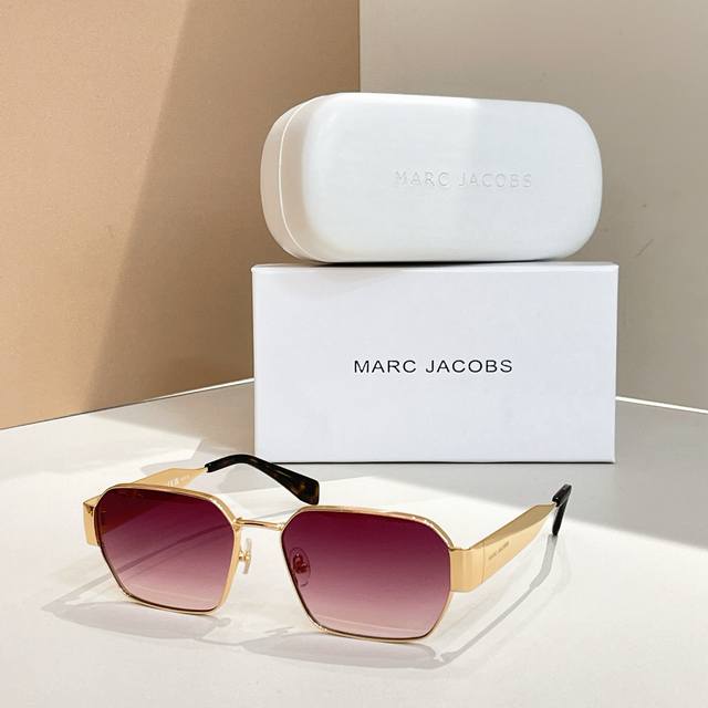 marc Jacob*Model: Marc 805 Ssize: 59