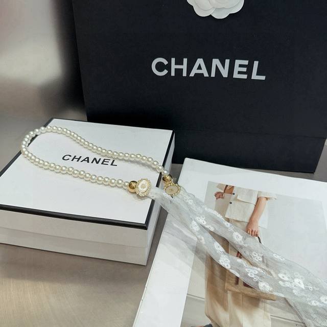 comes with a box Chanel's latest multifunctional hairband and belt, super beaut