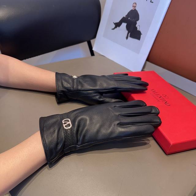 Valentino sheepskin gloves, fashionable gloves, warm and velvet lining for autum