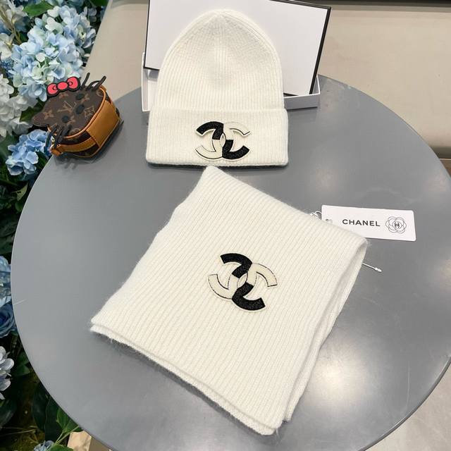 Chanel classic wool set hat + scarf is warm and comfortable ~ a great tool for