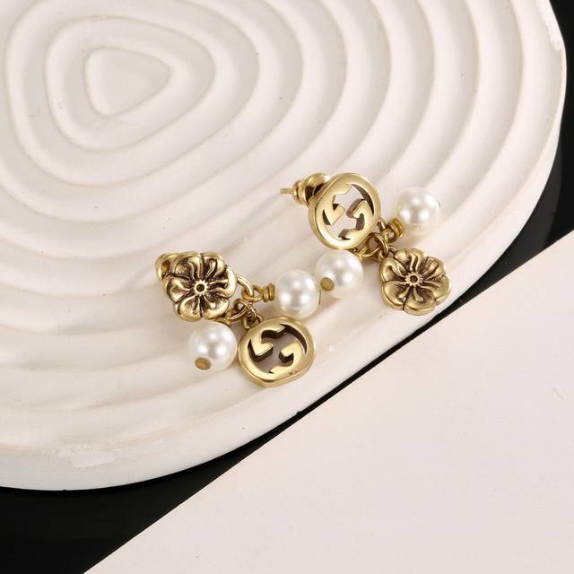Gucci Timeless Classic Logo Pearl Asymmetrical Retro Earrings, Factory Direct, H