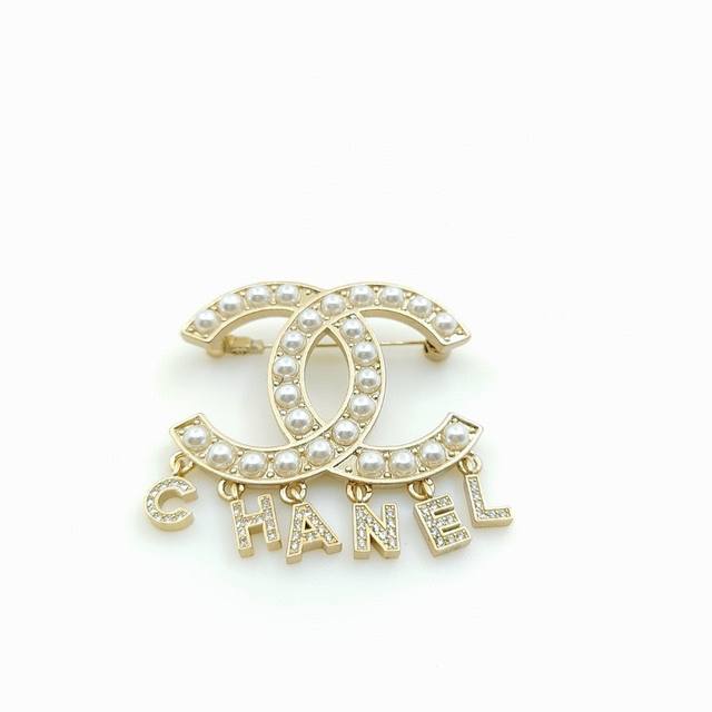 Upgraded version, Chanel letter tassel double C brooch, high-end quality, same m
