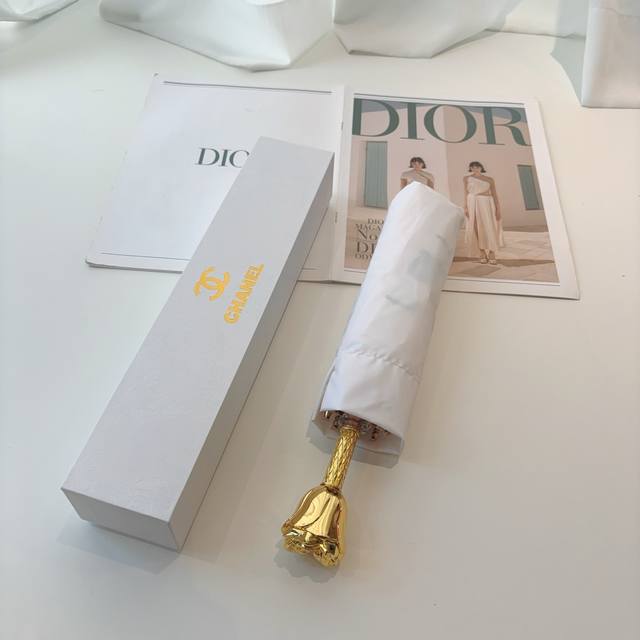 Chanel tri-fold hand-opening high-end rose handle counter new summer model uses