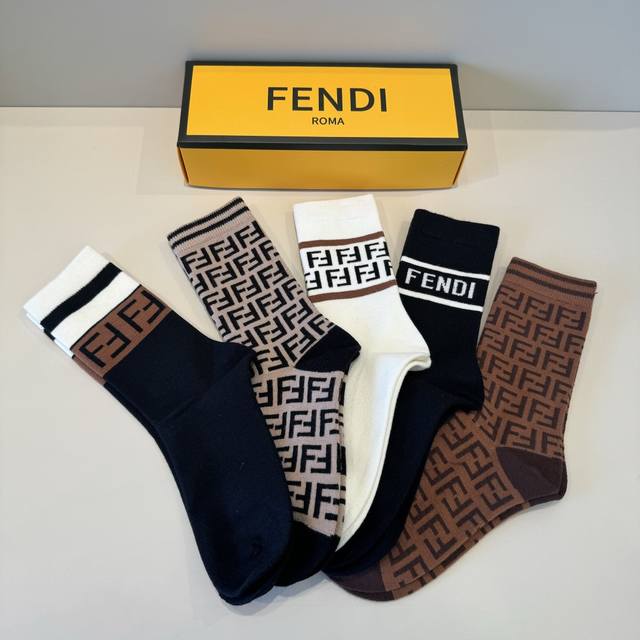 Fendi's new early autumn mid-length socks, classic style, fashionable and advan