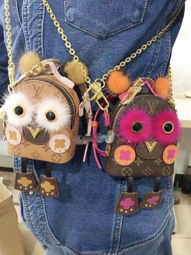 Original packaging, pictured. Louis Vuitton official website M69552 palm Spring