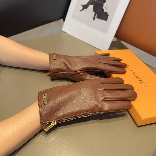 Lv women's sheepskin gloves, fashionable gloves, warm in autumn and winter with