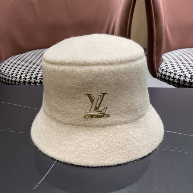 Lv Louis Vuitton 2025 hot-selling fisherman hat for women in autumn and winter,