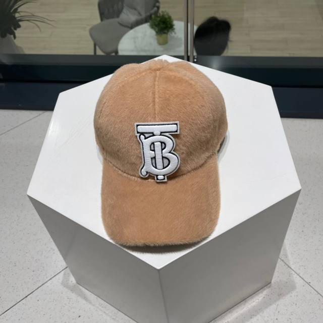 Burberry's new autumn and winter simple baseball cap is in great demand. New mod