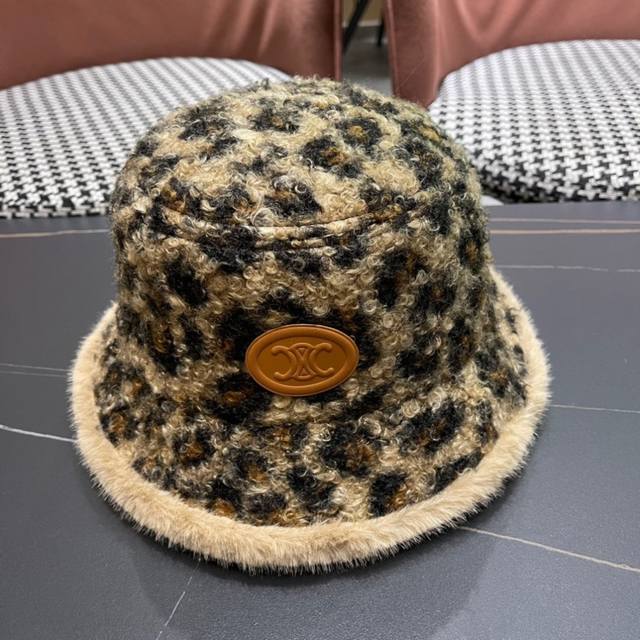 Celine's new leopard print plush bucket hat, the best quality, casual and genero