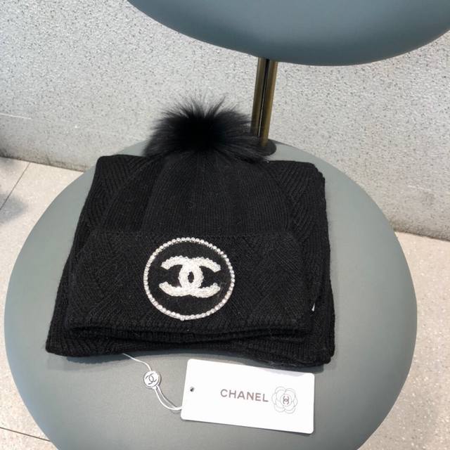 Chanel suit Chanel ladies' hat and scarf suit made of 70% rabbit fur + 30% wool,
