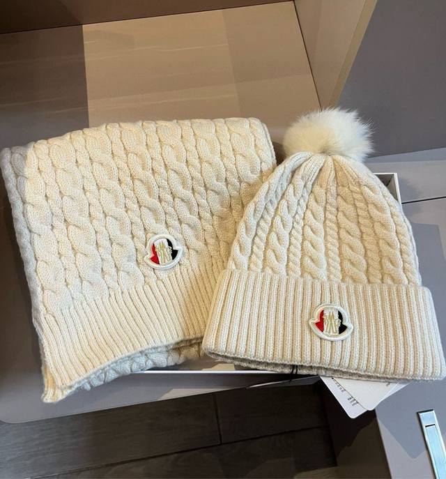 Moncler knitted scarf hat set official model