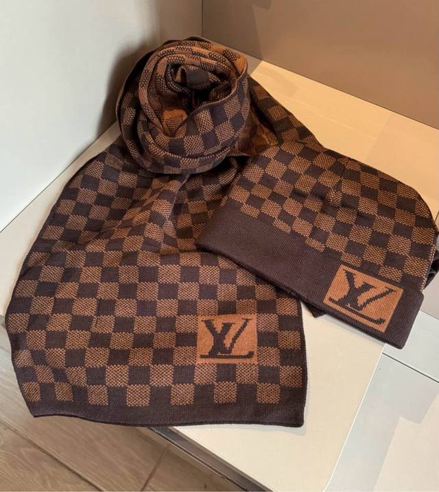 Lv Louis Vuitton classic knitted wool scarf and hat set, classic men's style,