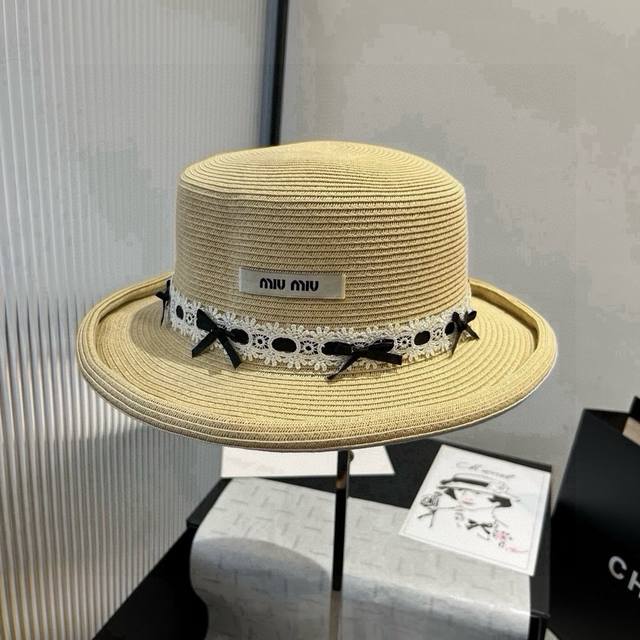 Miumiu new flat-top straw hat, small curly-brimmed hat, head circumference 57cm