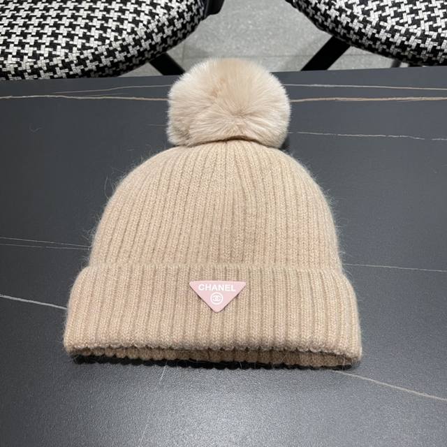 Chanel Chanel new style small ball knitted beanie, big brand series