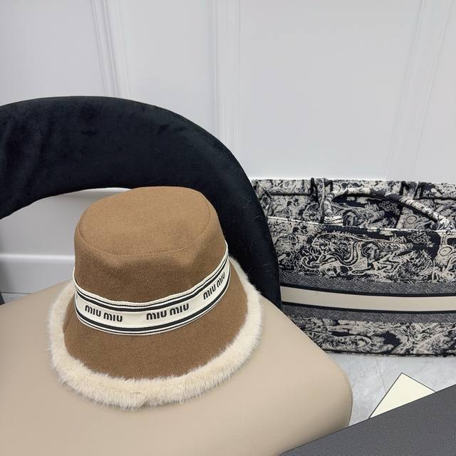 Miu Miu winter bucket hat plush feeling super warm ~