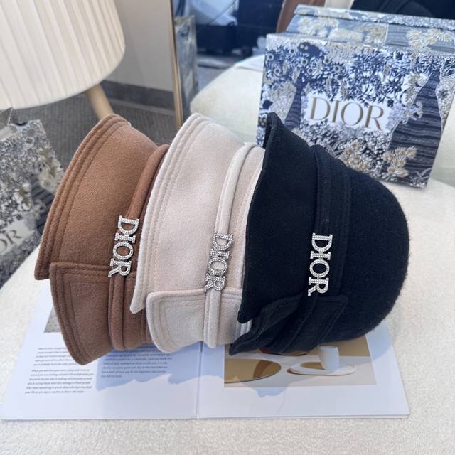 Dior Dior simple new basin hat autumn and winter must buy, very versatile ~