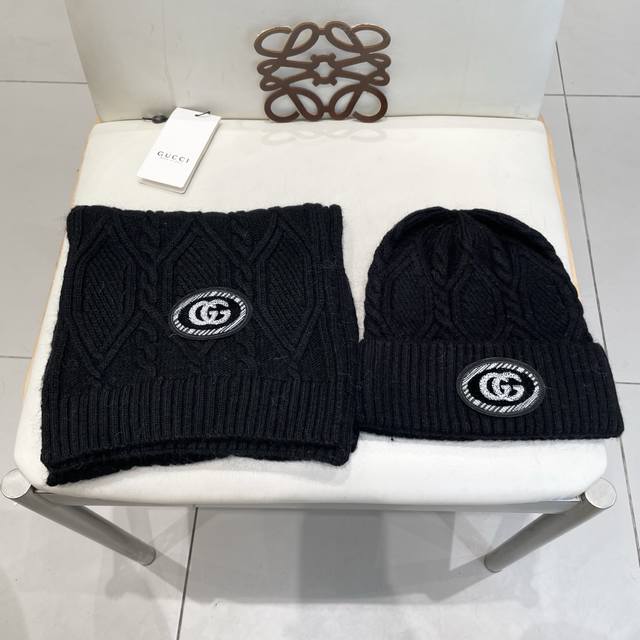 Gucci classic hat set! Hat and scarf! Made of 70% wool and 30% rabbit fur and v