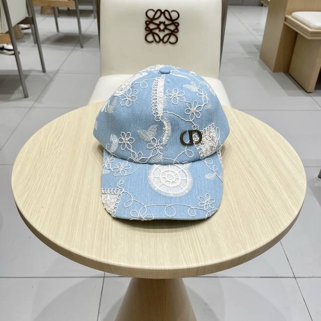 Dior's new embroidered denim baseball cap, with a pure cotton lining, is lightwe