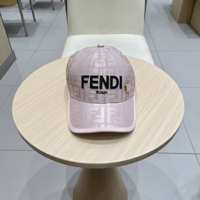 Fendi 25 Spring/Summer Baseball CapThe appearance and texture are both online, a