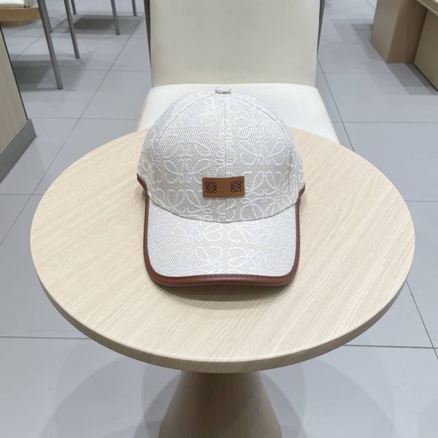 Loewe Loewe~New baseball cap, simple embroidery classic logo, super texture, exq