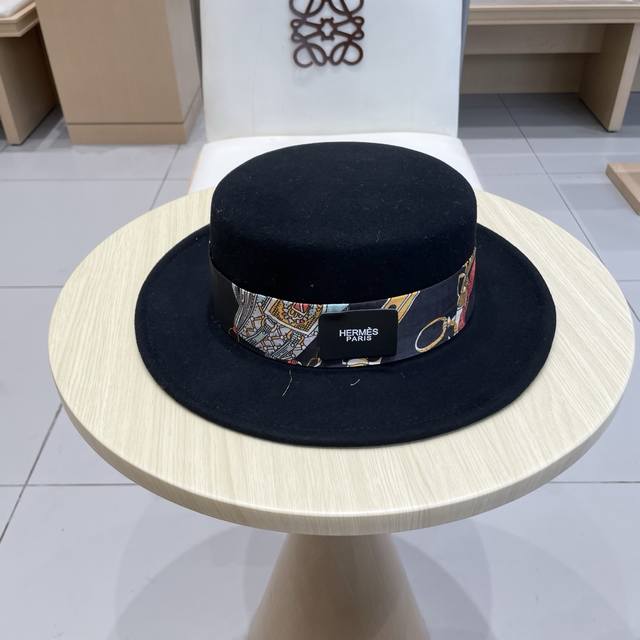 Black and white Herems Hermes 2025 autumn and winter new wool flat hat, 100% woo