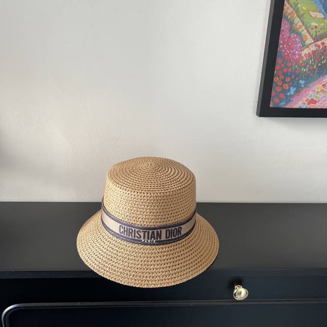Special price with dust bag. Dior's new 2025 brand new versatile straw hat with