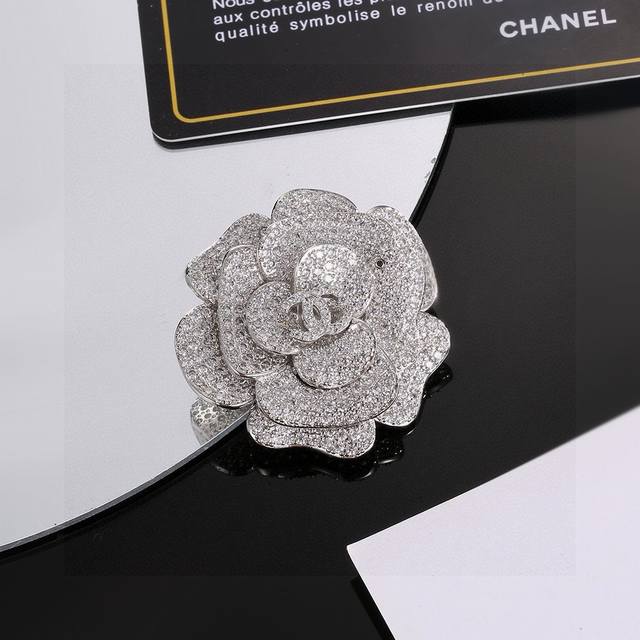 The top-grade original Chanel Camellia brooch is now only available at overseas