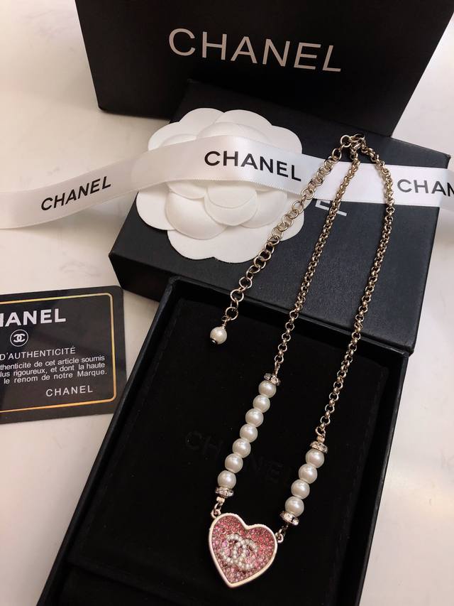 Today's new heart necklace, Chanel's latest counter model, is now available. A