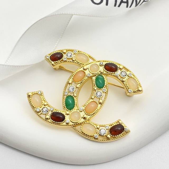 Chanel brooch hot-selling model hits new consistent Zp Chan 24 colored glass ge