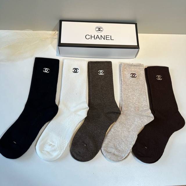 Chanel's new early autumn calf socks, classic style, fashionable and advanced! A