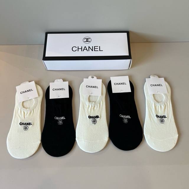 Chanel's new early fall boat socks, classic style, fashionable and advanced! A m
