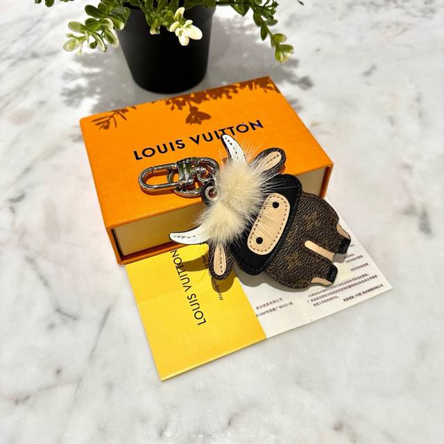 with original packaging. Louis Vuitton official website M80218 Chinese New Year