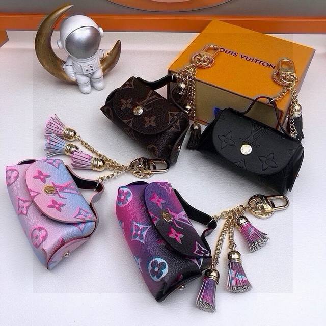 Original image and packaging. Louis Vuitton official website M00825 handbag key