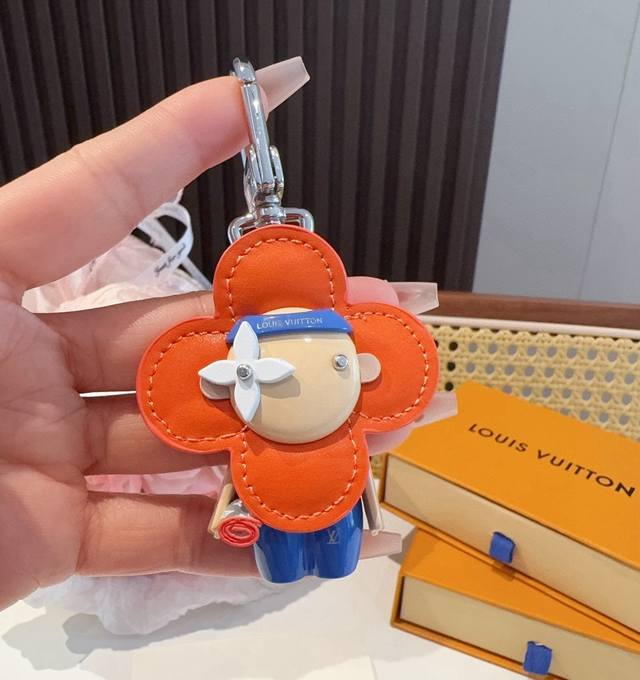 Louis Vuitton Louis Vuitton Vivian keychain LV bag pendant sunflower doll stainl