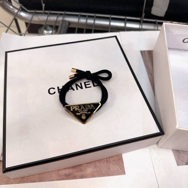 comes with packaging boxPrada Prada hot item is here! Retro classic hairband, f