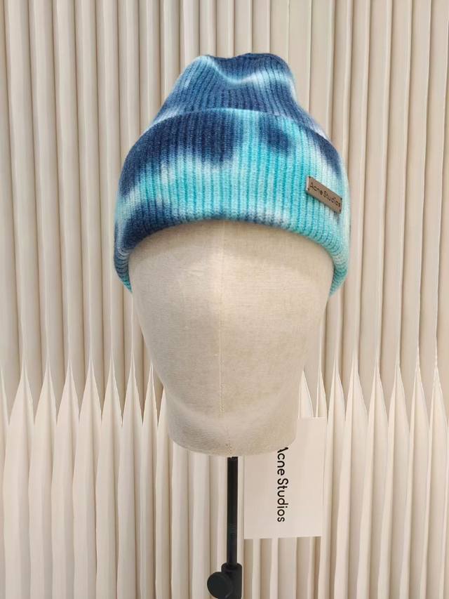 Running Volume Acne Smiley Face Tie-Dye Knitted Hat First up is this soft, stret