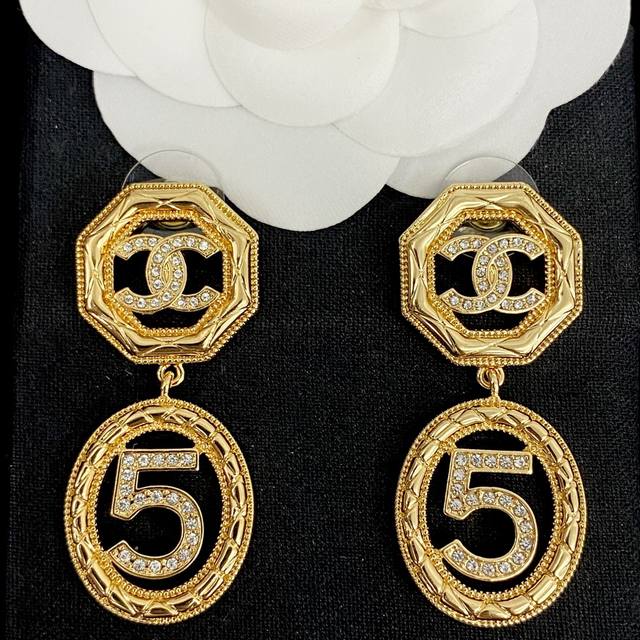Chanel's hot-selling earrings are now available. These Chan 24 monogram hollow