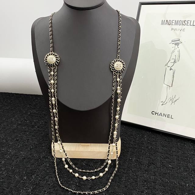 Chanel's hot-selling necklace is now available! This Chanel 24 round pearl blac
