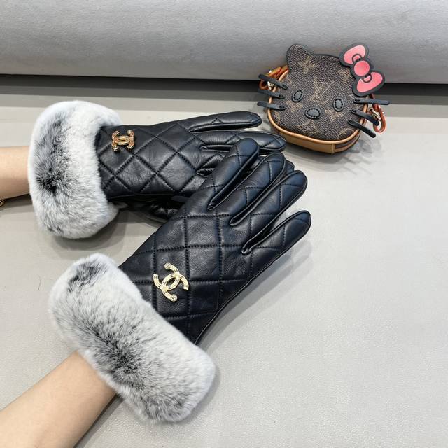 Chanel Chanel Autumn and Winter Double C lazy rabbit fur sheepskin gloves mobile