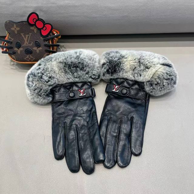 Louis Vuitton Lv2025 Autumn/Winter Lazy Rabbit Sheepskin Embroidered Gloves for