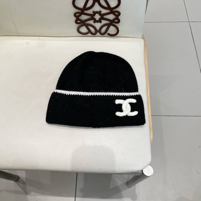 Chanel's new autumn and winter wool hats are unisex, made of 70% wool and 30% ra
