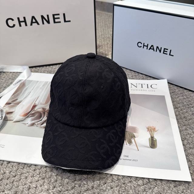 Chanel's new high-end aesthetic patterned cap with a Chanel style, sun protectio