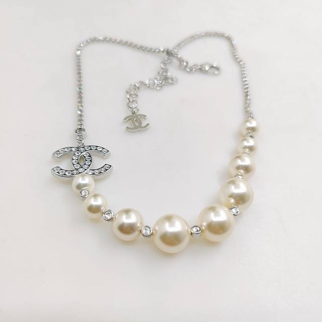 Ch*Nel latest platinum Cc claw chain pearl necklace consistent Zp brass material