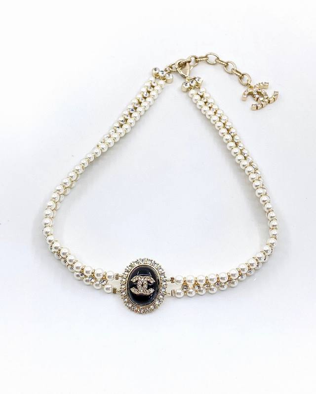 Ch*Nel Pearl Heavy Necklace consistent brass material