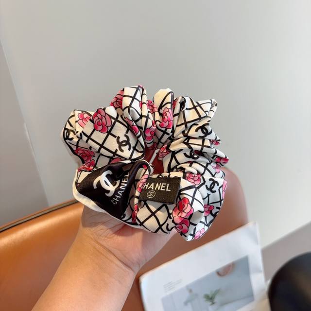 With packaging Chanel imported large intestine loop rubber band, silk satin cele