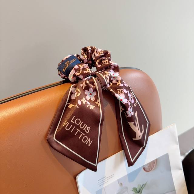 with packaging Lv Louis Vuitton Murakami Takashi series cherry blossom ribbon p